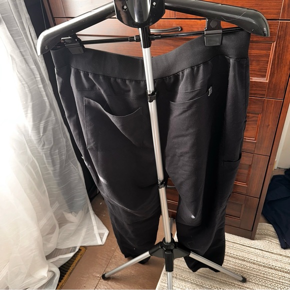 Black fabletics scrub joggers - Picture 2 of 2